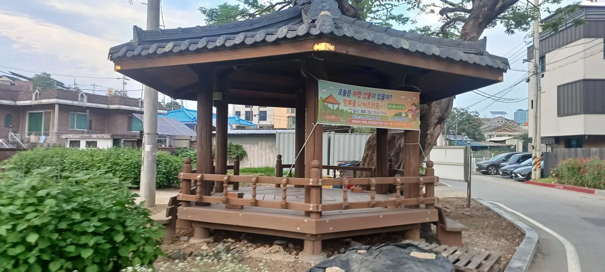 파고라 기둥 보수 현장 전체 모습 작업 시작 단계